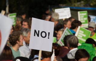 tensions politiques carlos moreno manifestation