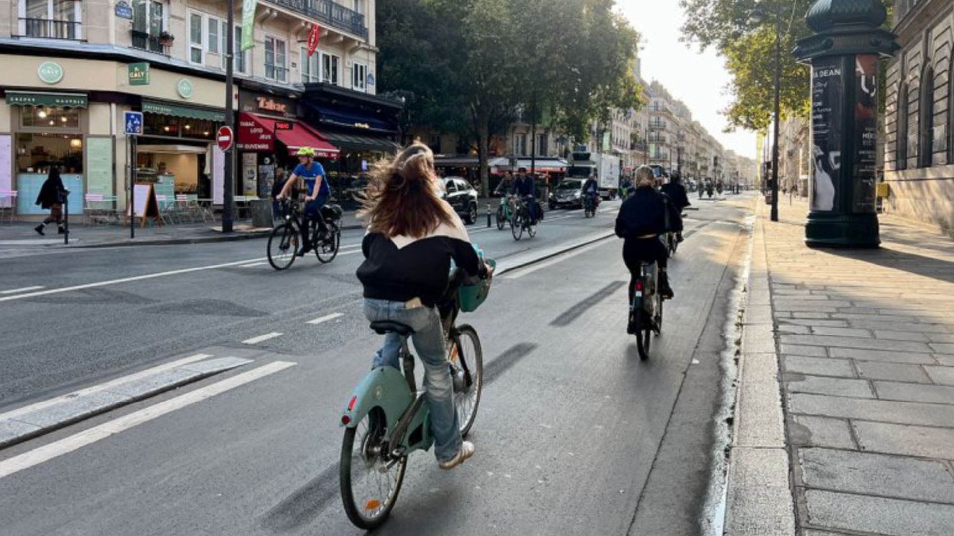 Suumoジャーナル – 「通勤も買い物も徒歩15分圏内」が世界の常識に？ パリで車が激減した理由とは？ – January 2026